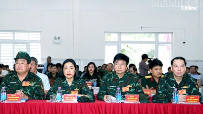 Öppningsceremoni för den kombinerade civilförsvars- och försvarsövningen 2026 i Nam Nha Trang-distriktet.