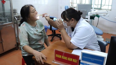 Cao Bang Medical Center arrangerer helbredstjek i anledning af Vietnamesisk Ældredag.