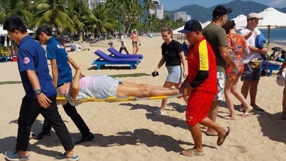 Rettungskräfte aus Nha Trang berichten von dem Moment, als sie eine 84-jährige Frau vor dem sicheren Tod retteten.