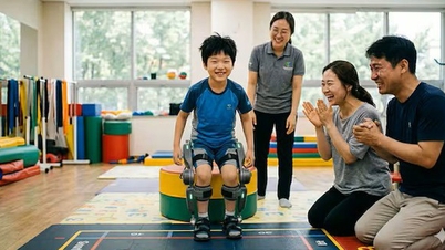 Robot combined with soccer game helps children with spinal muscular atrophy stand up after 6 weeks.