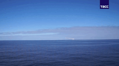 Russland skyter opp missiler fra avansert atomubåt.