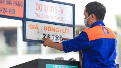 Prețurile benzinei E5 și E10 vor scădea ambele cu 1.330 VND/litru începând de astăzi după-amiază.