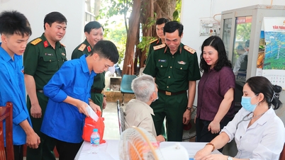 Logistikakademiet hylder dem, der har udført fortjenstfulde tjenester i Ninh Giang kommune.
