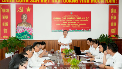Delegacja Sądu Ludowego prowincji Khanh Hoa współpracowała z dwoma sądami regionalnymi.