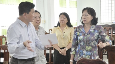 Næstformand for An Giang-provinsens folkekomité, Nguyen Thi Minh Thuy, inspicerede forberedelserne til gymnasieeksamenen i Rach Gia-distriktet og de to kommuner Thanh Loc og Tan Hiep.