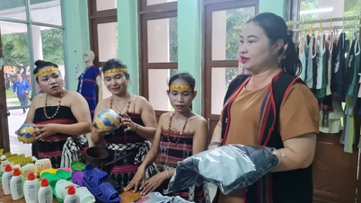 Quang Nam College organized a creative entrepreneurship festival for ethnic minority students.