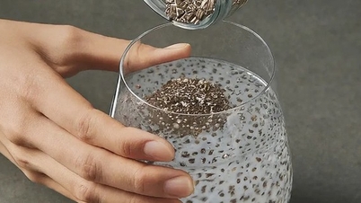Por que é necessário deixar as sementes de chia de molho antes de consumi-las?