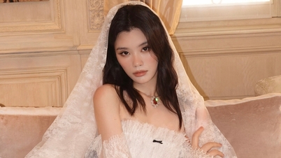 He Mengyao indossava un abito da sposa di uno stilista vietnamita e una perla, cimelio di famiglia della suocera miliardaria.