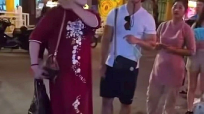 Undersøgelse af hændelsen med en udenlandsk turist iført en upassende ao dai (traditionel vietnamesisk påklædning) i Hoi An.