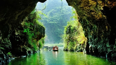 Un fascinant voyage de découverte à travers les grottes de Trang An.