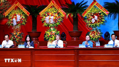 Pääministeri keskusteli Vietnamin ammattiliiton 14. kongressin edustajien kanssa.