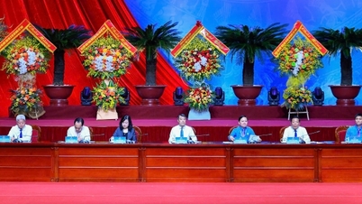 Pääministeri keskusteli Vietnamin ammattiliiton 14. kongressin edustajien kanssa.