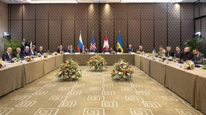 Ukraine-konflikten: Rusland bekræfter parathed til at underskrive fredsaftale og siger, at dialogen med USA er i en 'ond cirkel'.