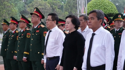 Marttyyrien joukkohaudan kaivaukset Truong Chinh -kadulla, Quang Ngaissa.