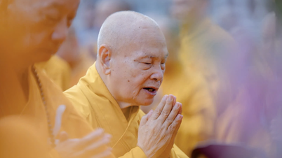 Tưởng niệm Bồ tát Thích Quảng Đức tại tháp tôn trí xá lợi trái tim