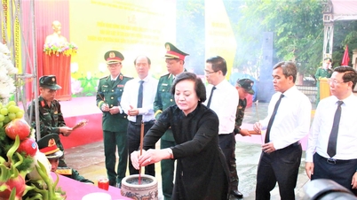 Vicepremierminister Pham Thi Thanh Tra deltog i ceremonien for at udgrave og lede efter resterne af faldne soldater i Quang Ngai.