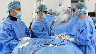 Vinmec Central Park udfører succesfuldt kompleks hjernetumorkirurgi på cambodjansk patient.