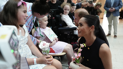 Meghan Markle reagerer på beskyldninger om 'hykleri' for at have lagt billeder af sit barn op på sociale medier.