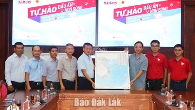 Avisen Saigon Giai Phong donerede et kort over Vietnam til Folkekomitéen i Dak Lak-provinsen.
