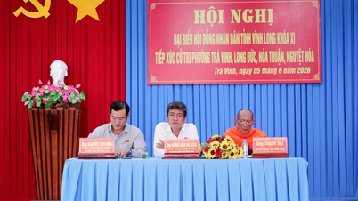 Vinh Longin maakunnan kansanneuvoston valtuuskunta nro 4 tapasi äänestäjiä Tra Vinhin, Long Ducin, Hoa Thuanin ja Nguyet Hòan vaalipiireissä.