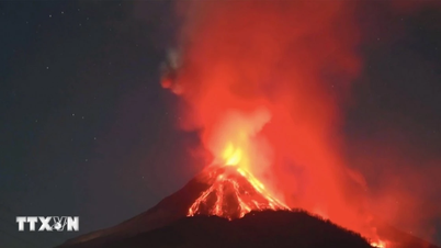 Indonesien: Lufthavn lukket på grund af vulkanudbrud.
