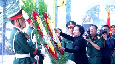 Mindehøjtidelighed og begravelse af resterne af vietnamesiske frivillige soldater og eksperter, der døde i Laos og Cambodja.