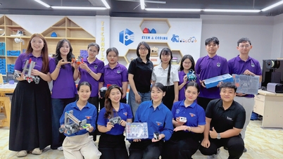 ສະຫະພັນຊາວໜຸ່ມມະຫາວິທະຍາໄລສຶກສາທິການໄດ້ຈັດກິດຈະກຳສະໜາມເດັກຫຼິ້ນວິທະຍາສາດ ແລະ ເຕັກໂນໂລຊີແບບປະຕິບັດຕົວຈິງສຳລັບນັກສຶກສາທີ່ບໍລິສັດຮ່ວມທຶນພັດທະນາການສຶກສາ KIDSCODE (KC Education).