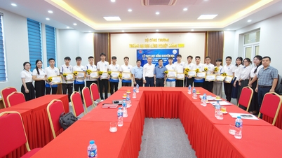 Học bổng “Khuyến học TKV” đồng hành cùng sinh viên Trường Đại học Công nghiệp Quảng Ninh