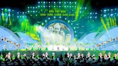El programa artístico "El mar de Vietnam: un viaje hacia el espacio verde" difunde el mensaje de la protección del medio ambiente marino y el desarrollo sostenible.