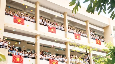 [Galeri foto] Dipenuhi emosi saat kita mengucapkan selamat tinggal pada masa sekolah.