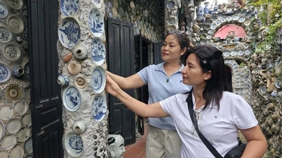 I en landsby i den tidligere Vinh Phuc-provins, nu Phu Tho-provinsen, ligger der et mærkeligt hus, hvor man kan se antikke skåle, gamle tallerkener og gamle mønter overalt, hvor man kigger hen.