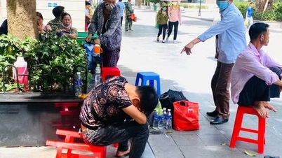 จากเก้าอี้พลาสติกในโรงพยาบาล