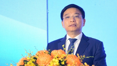 O vice-primeiro-ministro Nguyen Van Thang afirmou: "Os pagamentos digitais são a força vital da economia moderna."