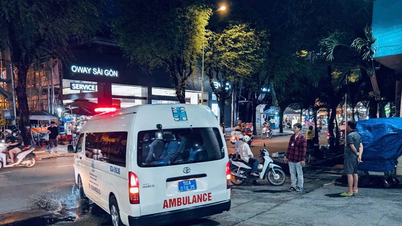 [Cuplikan]: Kendaraan yang mengangkut jantung donor melaju kencang di jalanan pada jam sibuk.