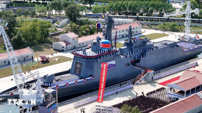 北朝鮮の指導者が駆逐艦「カンコン」の試験を視察。