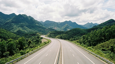 Foreslået rute til en pris på næsten 16 billioner VND for at forbinde Noi Bai - Lao Cai-motorvejen med Hoa Binh - Son La-motorvejen.