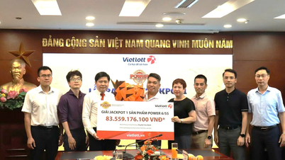 Pemenang Vietlott yang memenangi lebih 83 bilion VND tidak memakai pelitup muka.