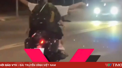 Nam du khách nước ngoài buông hai tay lái xe máy ở Đà Nẵng bị xử lý