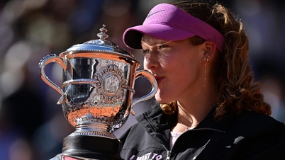'Küçük Sharapova', Roland Garros'u kazanarak tarihi bir başarıya imza attı.