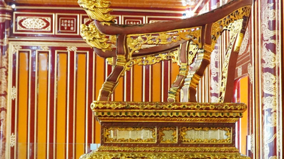 Gi Nguyen-dynastiets trone tilbake til Thai Hoa-palasset.