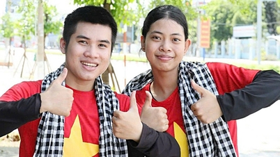 พวกเขาตกหลุมรักกันขณะเก็บขยะด้วยกัน