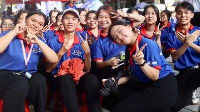 Over 6.000 frivillige studerende deltog i programmet "Støtte til eksamenssæsonen" på 246 lokationer for afgangseksamener på gymnasieniveau i Ho Chi Minh City.