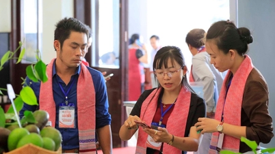 Mulheres de minorias étnicas em Lam Dong participam dos assuntos da aldeia e da comunidade.