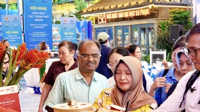 Hanoi promotes the culture and cuisine of the capital city to ASEAN delegates.