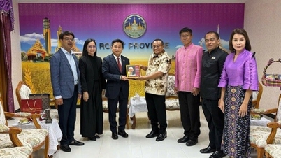 Consulul general al Vietnamului la Khon Kaen a colaborat cu liderii provinciei Roi Et pentru a promova cooperarea locală.