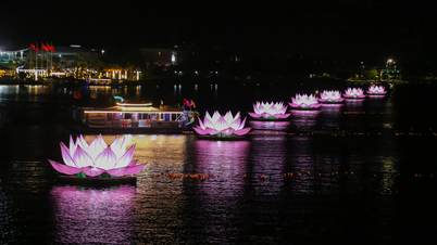 10,000 lanterns illuminate the Perfume River, spreading a message of peace.