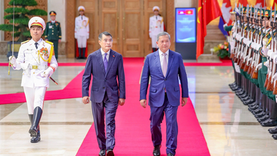 Premierminister Le Minh Hung ledes af velkomstceremonien for den cambodjanske premierminister Hun Manet.