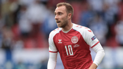 Friss hír: Eriksen ismét összeesik a pályán, újra felszínre tör az Eb-n elszenvedett stroke kísértő emléke.