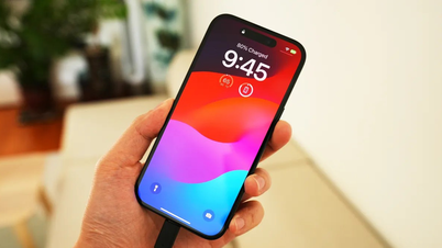 Adakah mengecas telefon saya sehingga 100% merosakkan bateri?