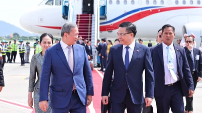 De Cambodjaanse premier en zijn vrouw zijn in Hanoi aangekomen en daarmee hun officiële bezoek aan Vietnam begonnen.